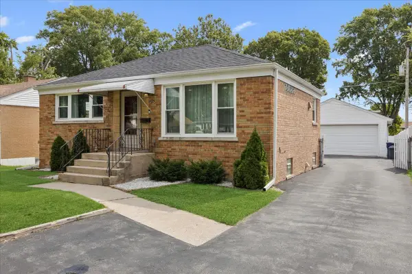 1527 N Wolf Road, Berkeley, IL 60163