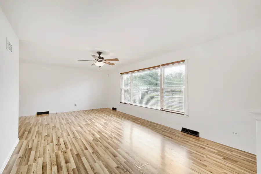 816 W Heritage Drive, Addison, IL 60101 - #3
