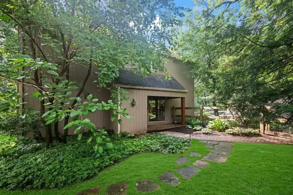 6N329 Fair Oaks Drive, St. Charles, IL 60175