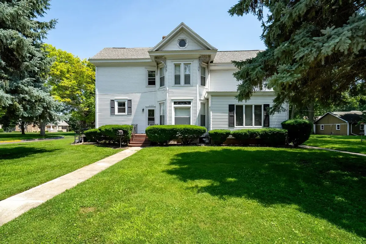 302 S Oak Street, Pontiac, IL 61764 - #1