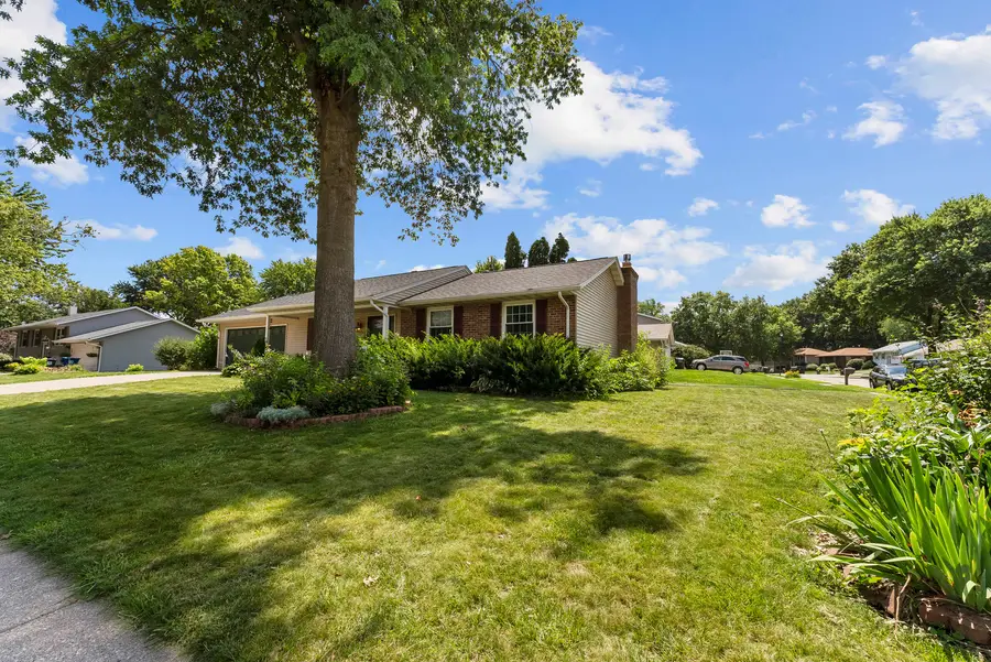 1415 W 55th Street, Davenport, IA 52806 - #3