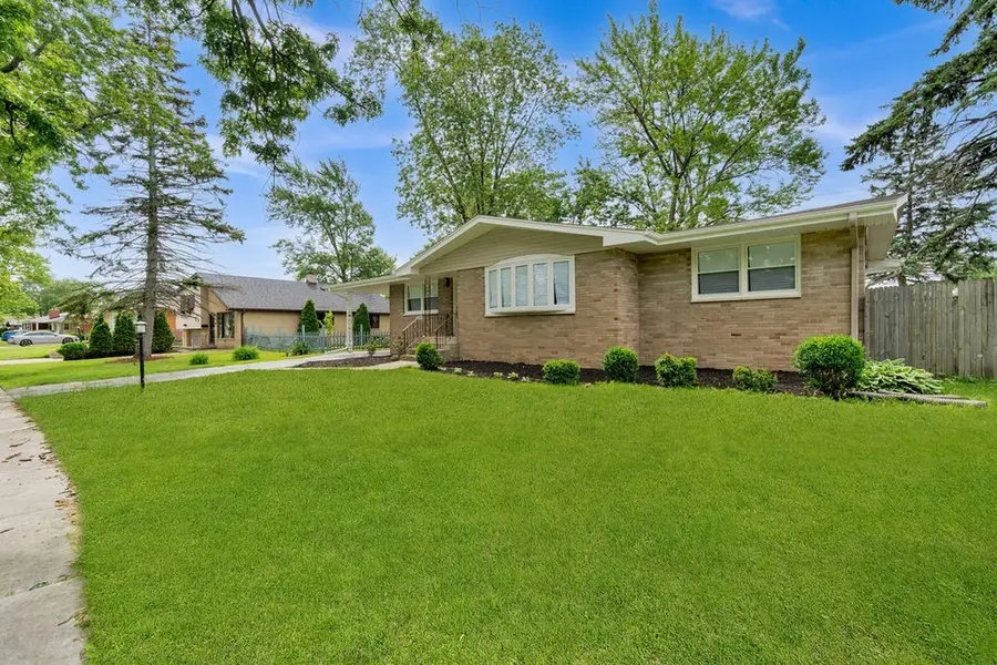 3245 S Manor Drive, Lansing, IL 60438 - #3