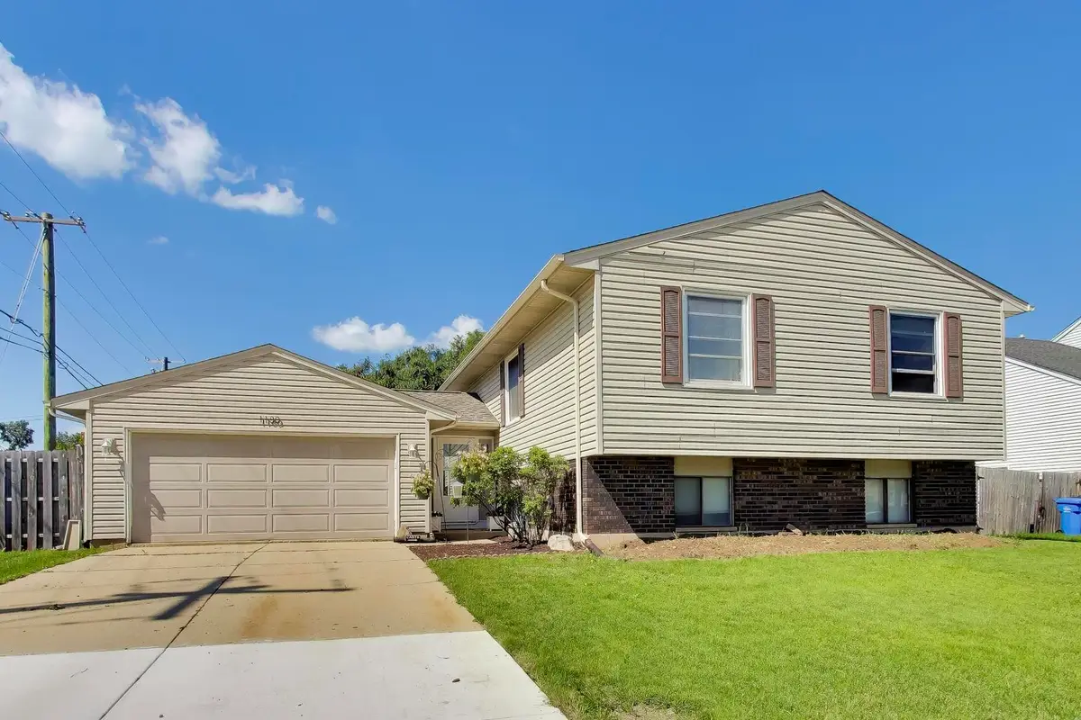 1180 Sunbury Road, South Elgin, IL 60177 - #1