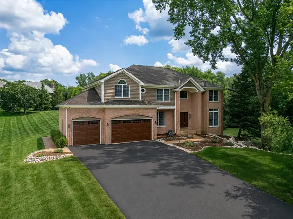 25549 N Broken Bow Pass, Barrington, IL 60010