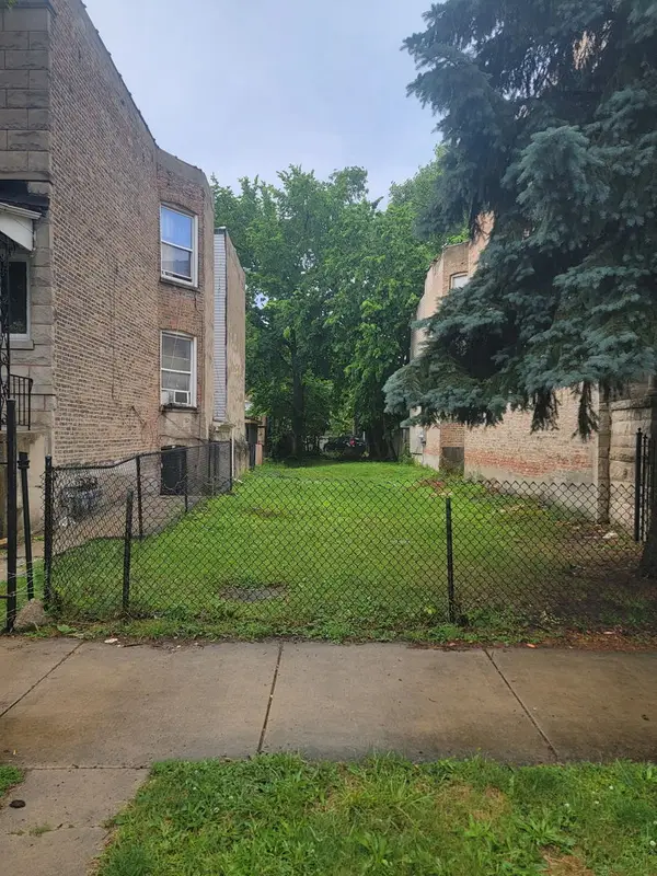 4218 W Gladys Avenue, Chicago, IL 60624