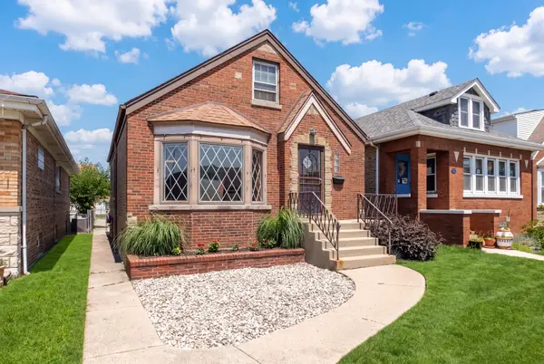 5950 W Foster Avenue, Chicago, IL 60630