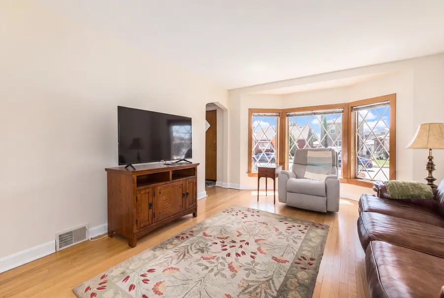5950 W Foster Avenue, Chicago, IL 60630 - #2