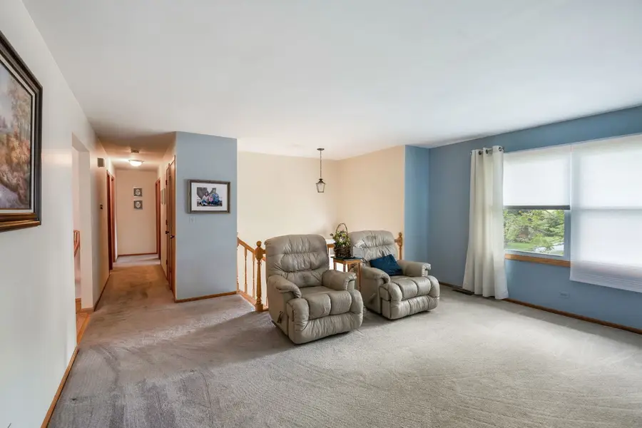 706 Greenbriar Lane, Lindenhurst, IL 60046 - #3