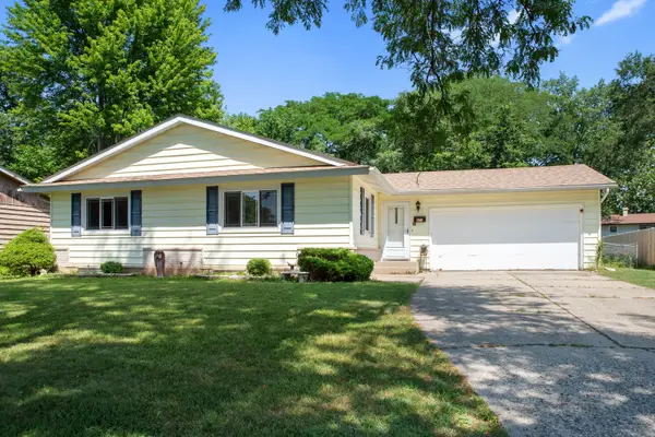 873 Yorkshire Lane, Crystal Lake, IL 60014