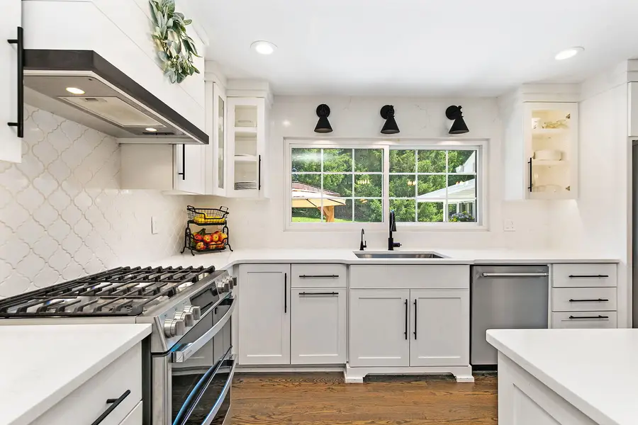 37W384 Ronsu Lane, Saint Charles, IL 60175 - #2