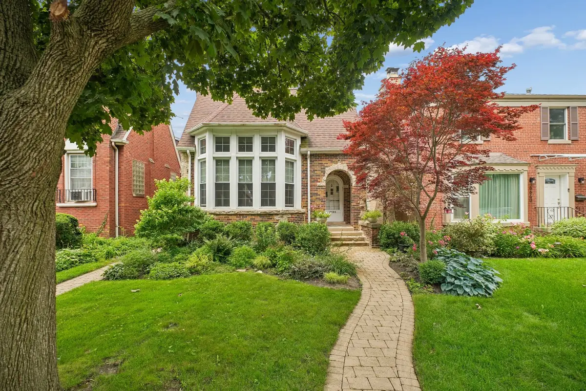 6638 N Trumbull Avenue, Lincolnwood, IL 60712 - #1