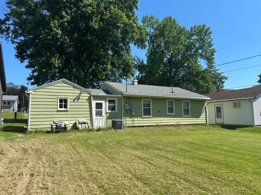 1717 E Lawn, Savanna, IL 61074 - #2