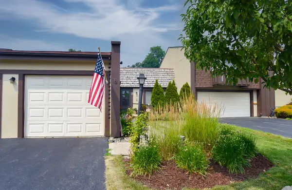 8 Westwood Drive, Indian Head Park, IL 60525