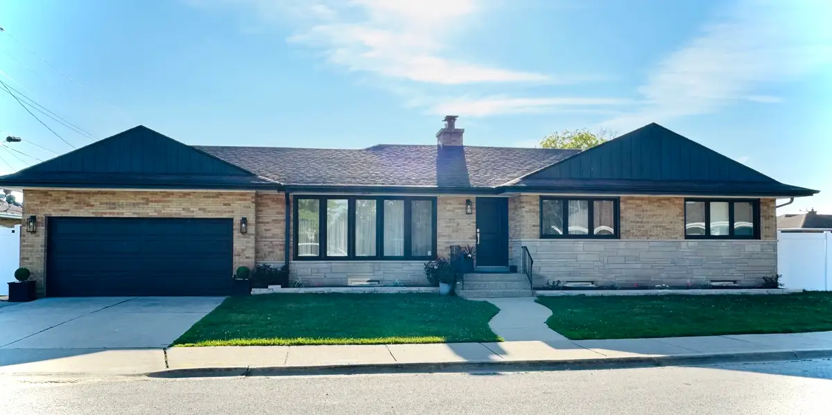 8425 W Sunnyside Avenue, Chicago, IL 60656 - #1