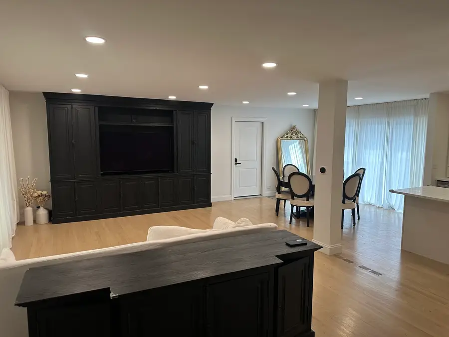 8425 W Sunnyside Avenue, Chicago, IL 60656 - #2