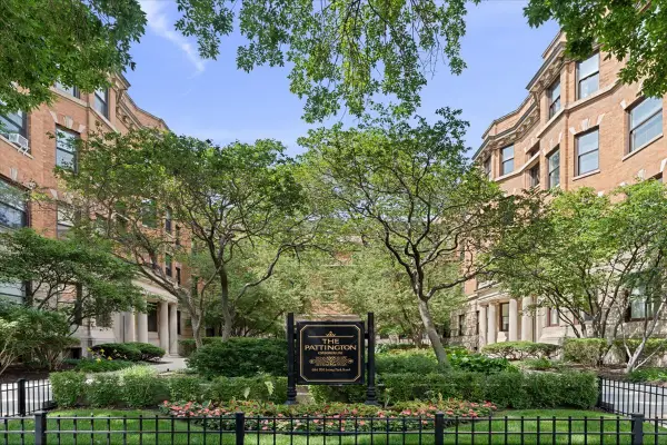 684 W Irving Park Road #E5, Chicago, IL 60613