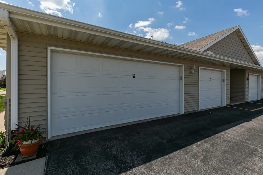 340 E Franklin Street #104, Eldridge, IA 52748 - #3