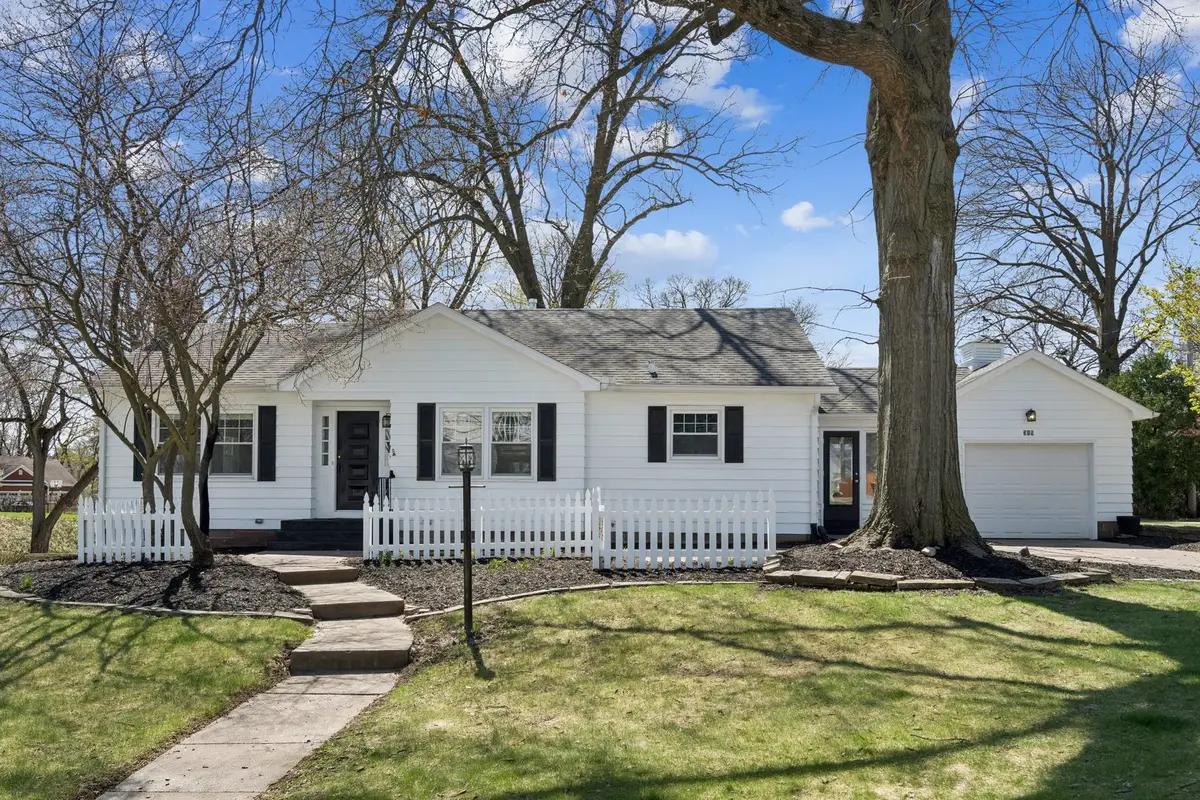 315 Crestline Drive, Bettendorf, IA 52722 - #1
