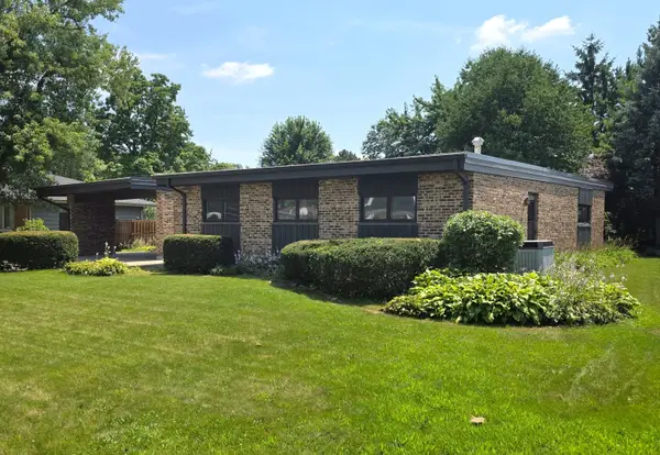 535 E Turner Avenue, Roselle, IL 60172