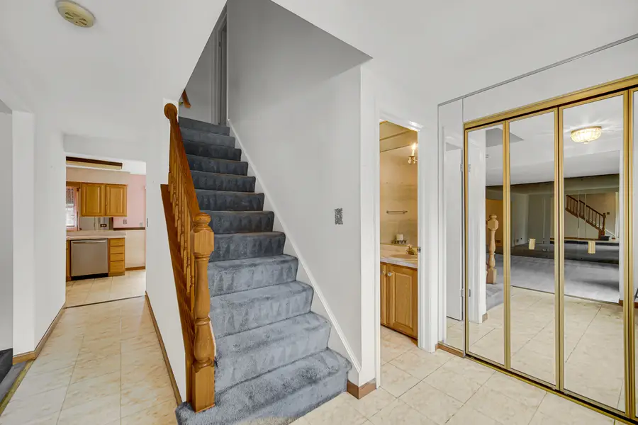 160 Chatham Lane, Roselle, IL 60172 - #2