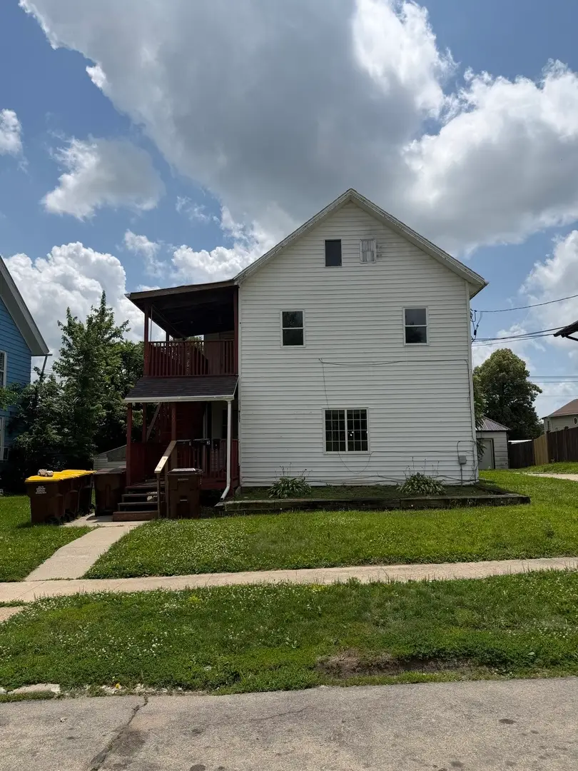 609 W Pleasant Street, Freeport, IL 61032 - #1