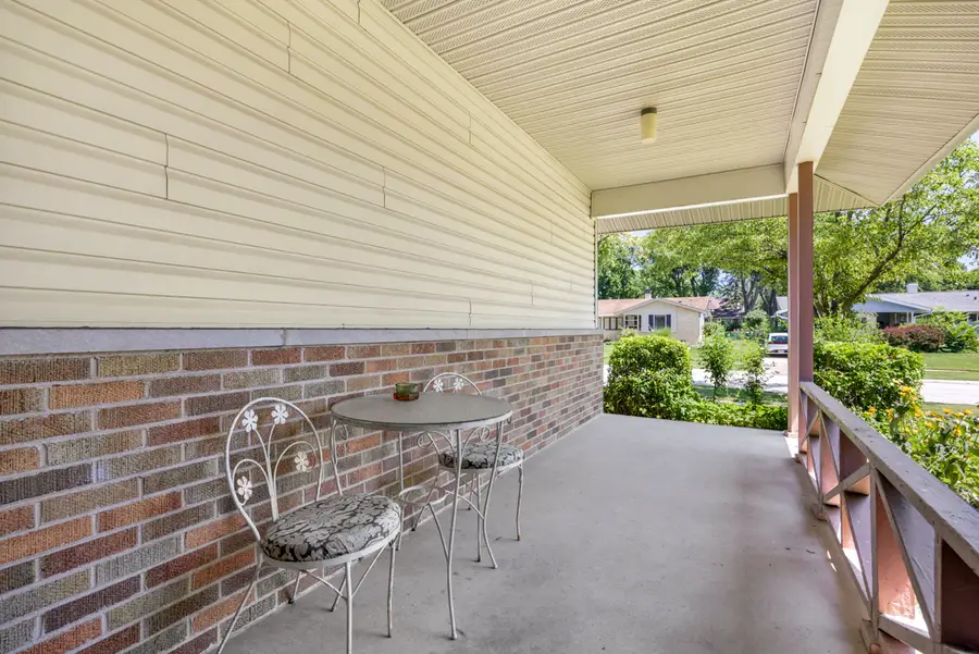 816 Delphia Avenue, Elk Grove Village, IL 60007 - #2