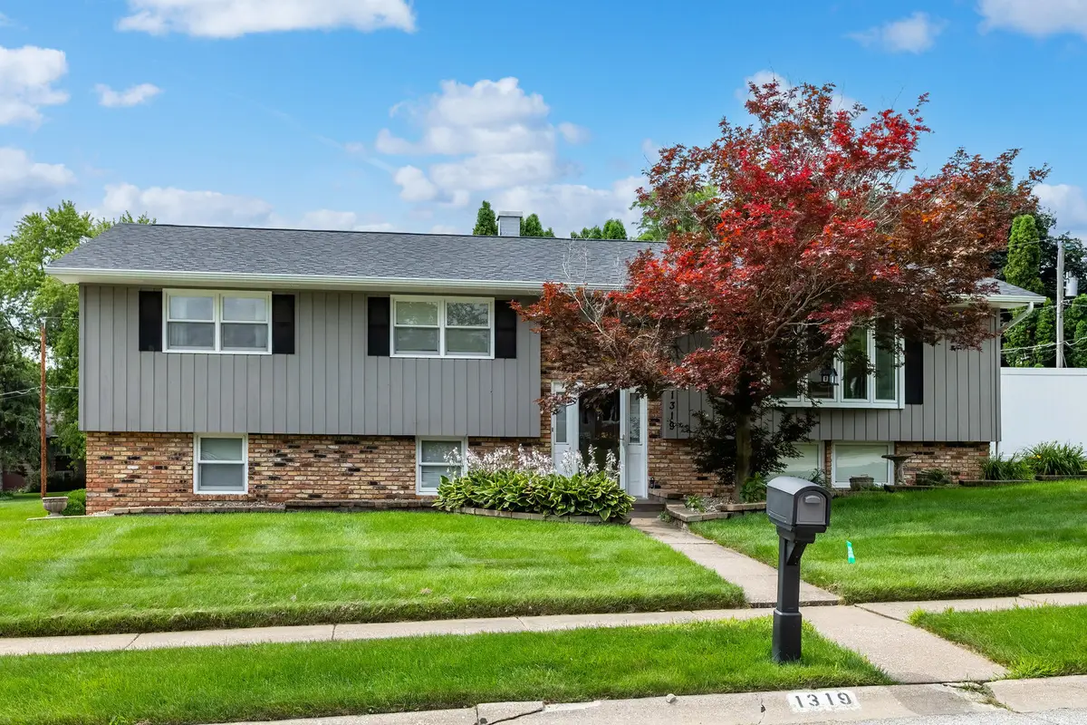 1319 Denniston Avenue, Bettendorf, IA 52722 - #1