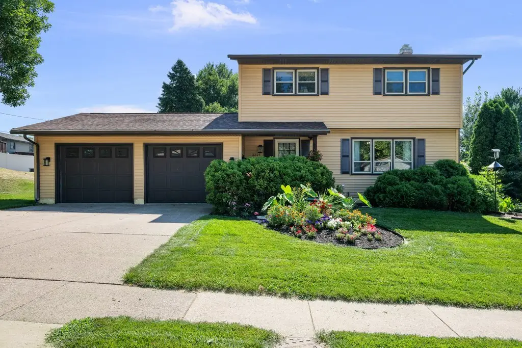 2809 Sycamore Terrace, Bettendorf, IA 52722 - #1