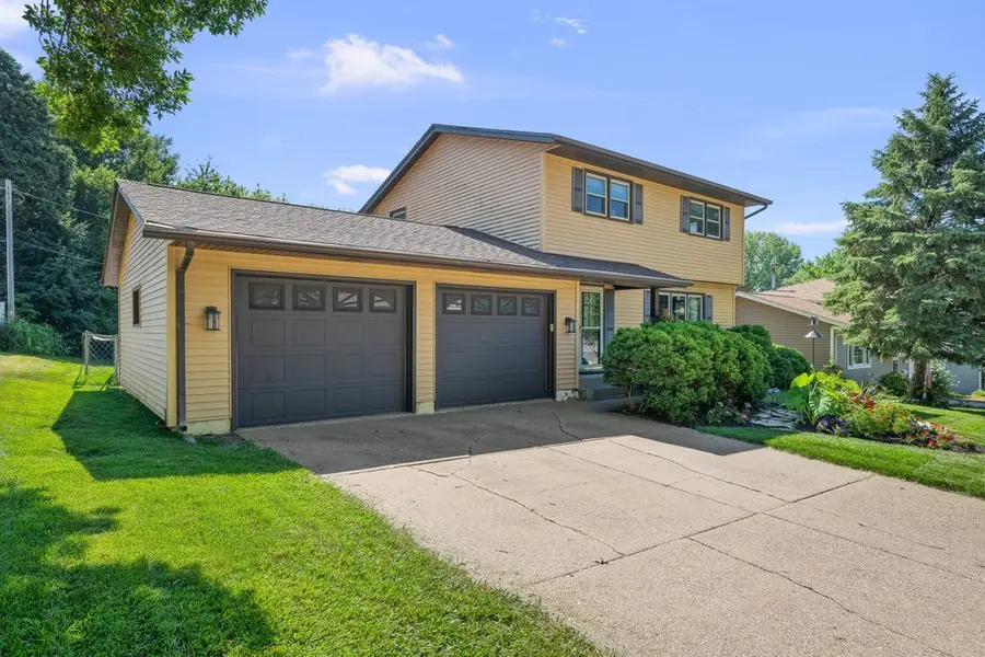 2809 Sycamore Terrace, Bettendorf, IA 52722 - #2