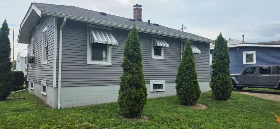 302 N 16th Street, Charleston, IL 61920 - #3