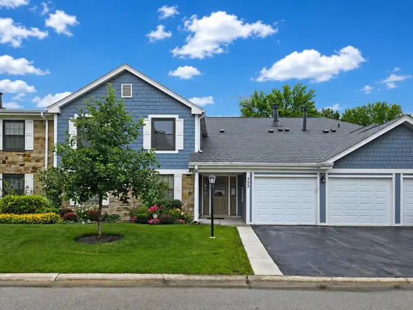 552 Greystone Lane #C2, Wheeling, IL 60090