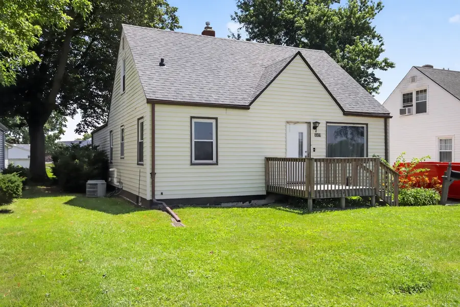 916 N Sangamon Avenue, Gibson City, IL 60936 - #2