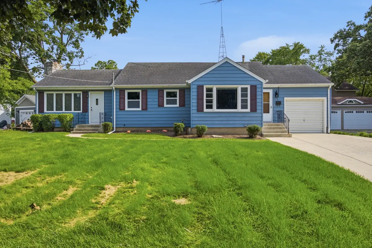 10 Lincoln Avenue, East Dundee, IL 60118 - #1