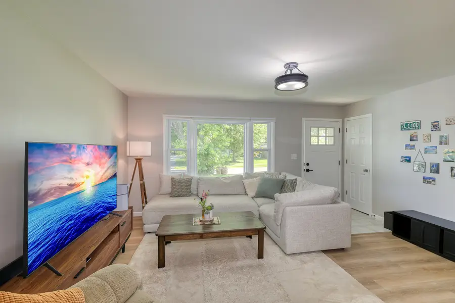 330 E Shannon Street, Elburn, IL 60119 - #3