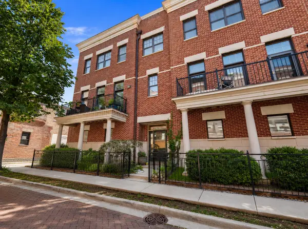 1815 S Prairie Parkway, Chicago, IL 60616