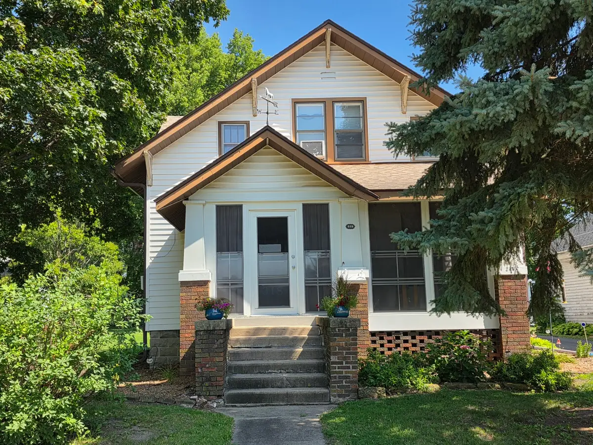 318 W 3rd Street, Prophetstown, IL 61277 - #1