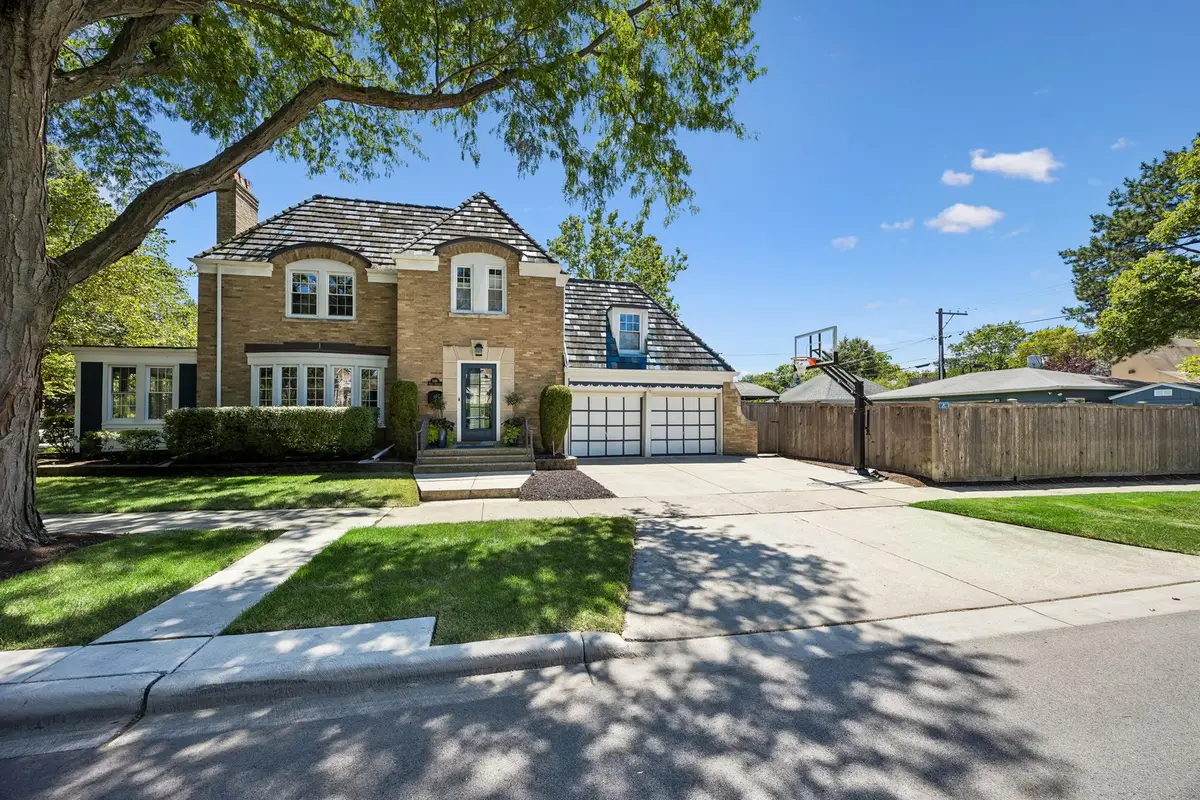 1049 N Elmwood Avenue, Oak Park, IL 60302 - #1