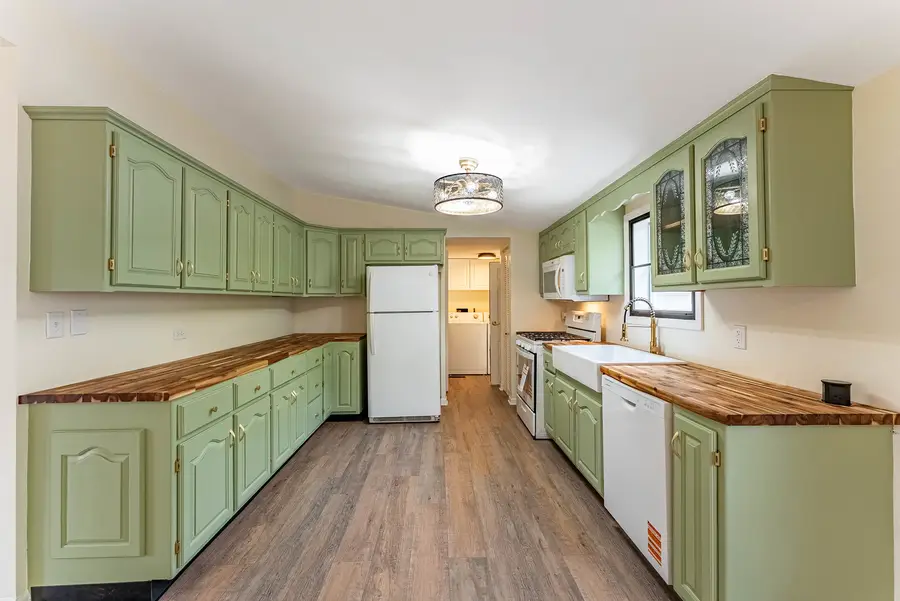 25 Cedar Lane, Sandwich, IL 60548 - #3