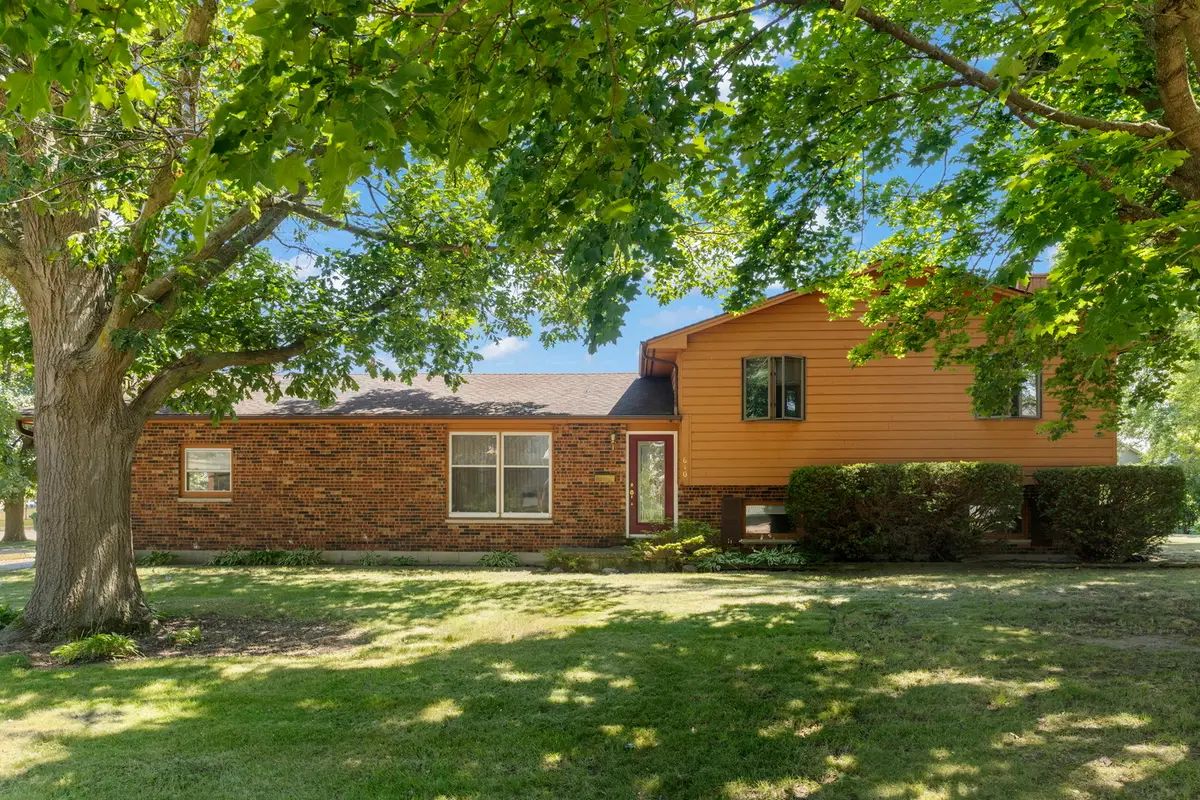 640 Fairway Lane, Sycamore, IL 60178 - #1