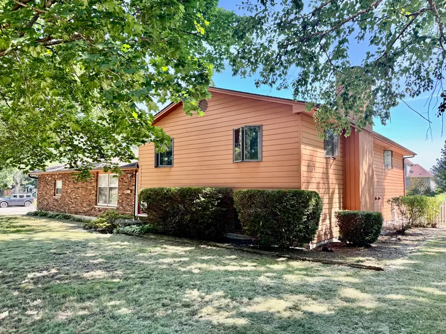640 Fairway Lane, Sycamore, IL 60178 - #2