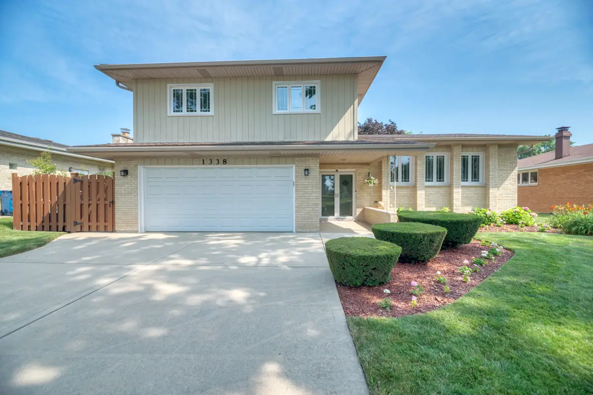 1338 W Holtz Avenue, Addison, IL 60101 - #1