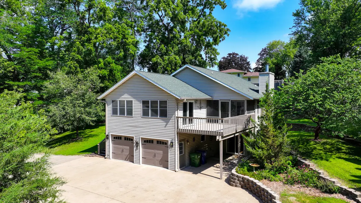 524 Tower Road, Clinton, IA 52732 - #1