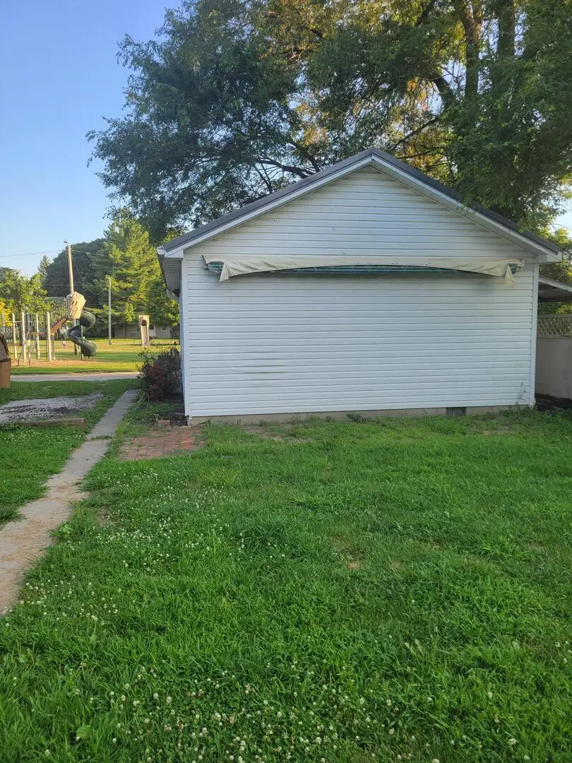 2805 S Marshall Avenue, Mattoon, IL 61938 - #3