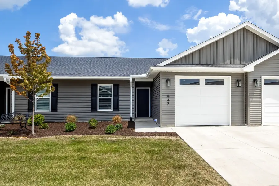 447 N 4th Avenue, Eldridge, IA 52748 - #2