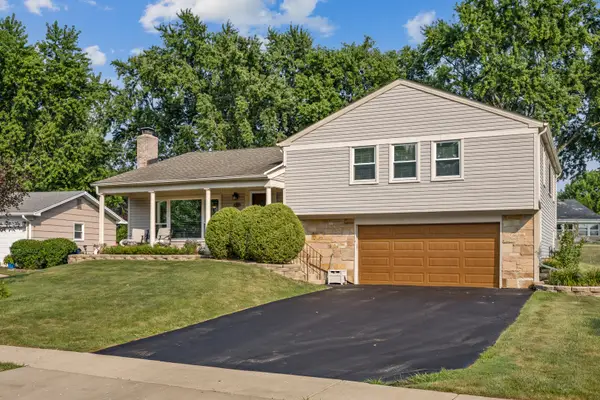135 Cloverdale Lane, Schaumburg, IL 60194