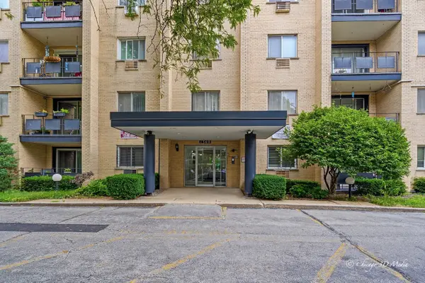 1340 W Touhy Avenue #202, Chicago, IL 60626