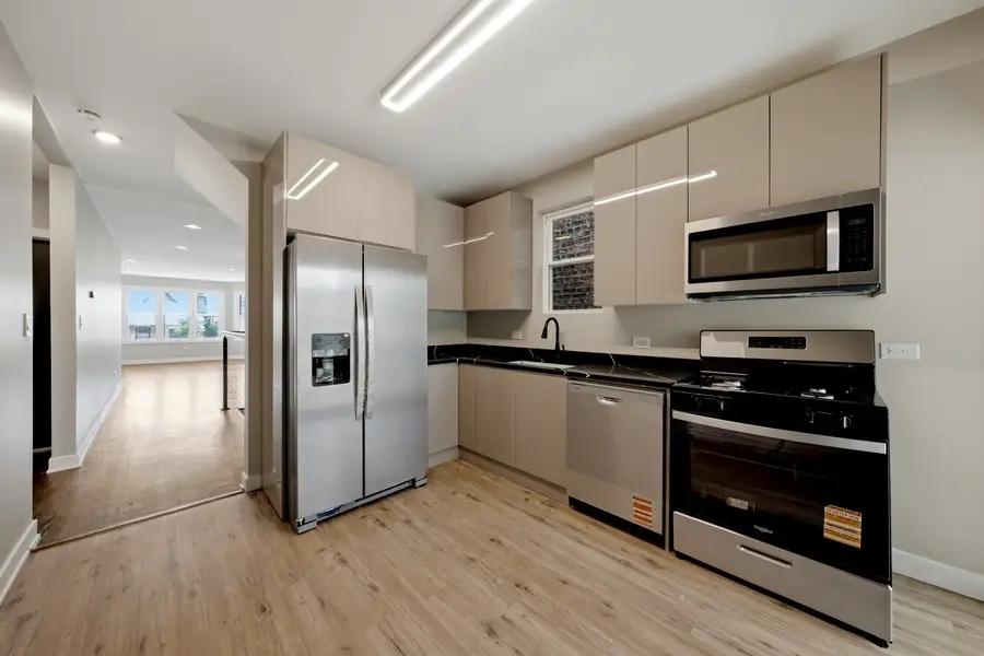 6828 S Champlain Avenue, Chicago, IL 60637 - #3