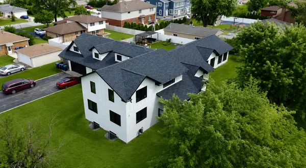 8501 S 84th Avenue, Hickory Hills, IL 60457
