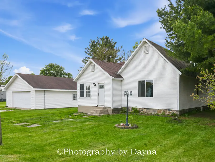 201 Nw Lexington Street, Iroquois, IL 60945 - #3