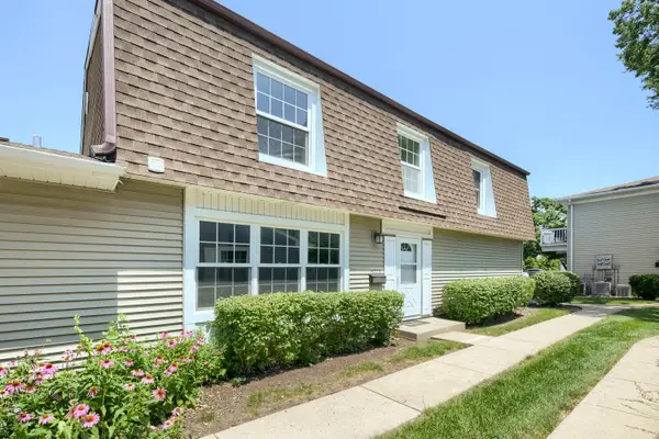1477 Woodcutter Lane #B, Wheaton, IL 60189